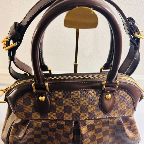 LOUIS VUITTON Trevi PM. Damier ebene shoulder bag with COA and dustbag. - Picture 13 of 17